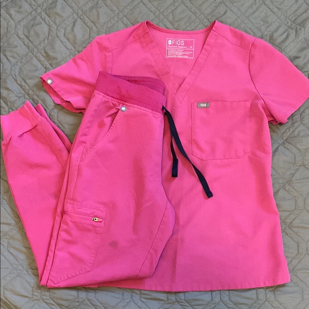 Figs Pink Scrub Set